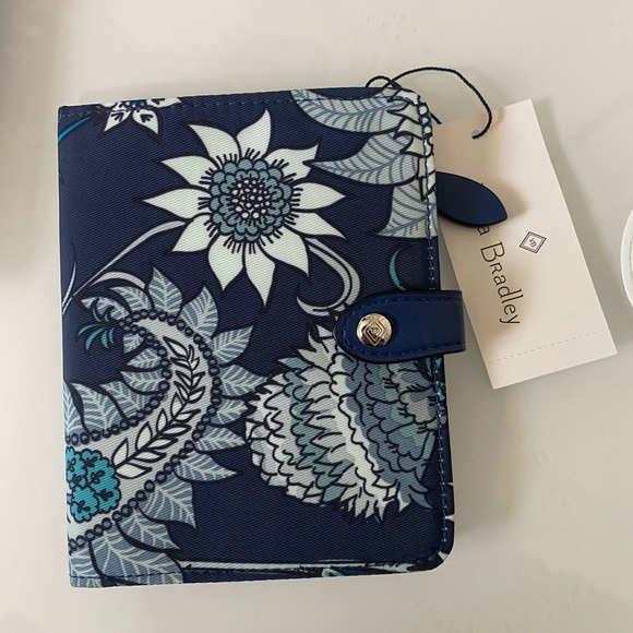 Vera Bradley Handbags - NWT Vera Bradley travel organizer passport wallet